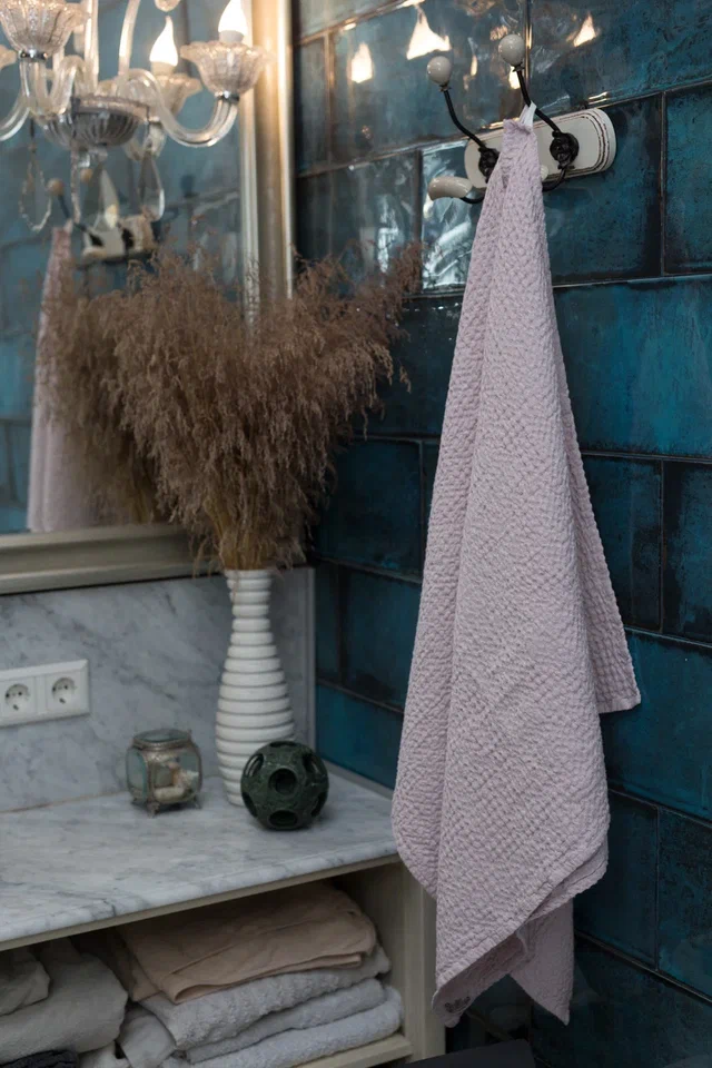 Льняное банное полотенце «Нежный пион 1»