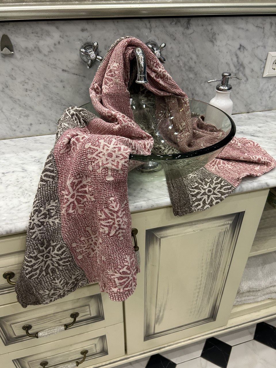 Льняное банное полотенце «Снежинки»