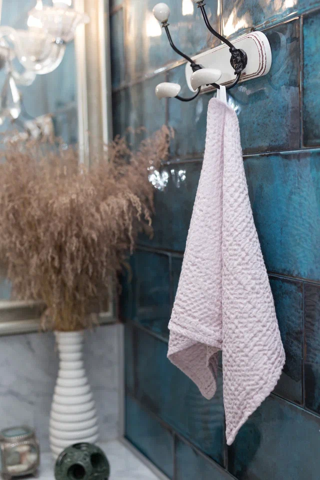 Льняное полотенце для рук и лица «Нежный пион»