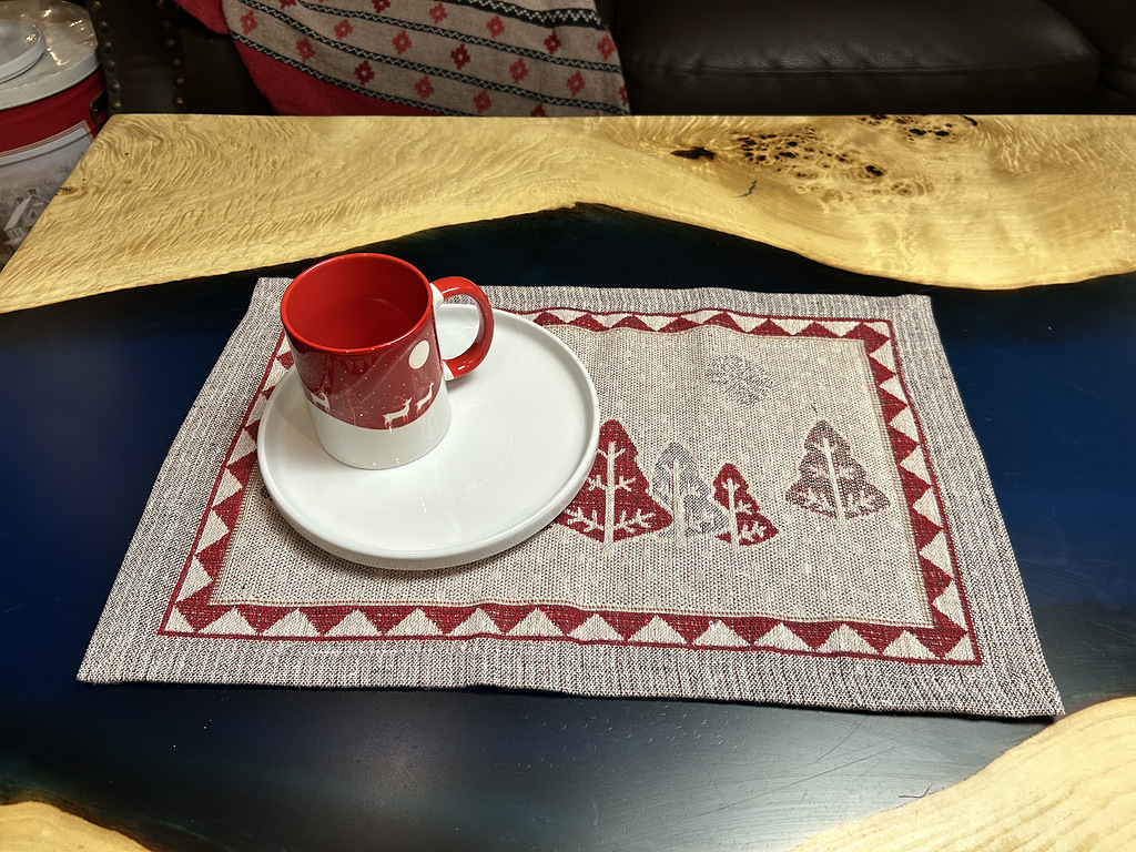 Льняная салфетка под тарелку «Ёлки» (30×47 см)