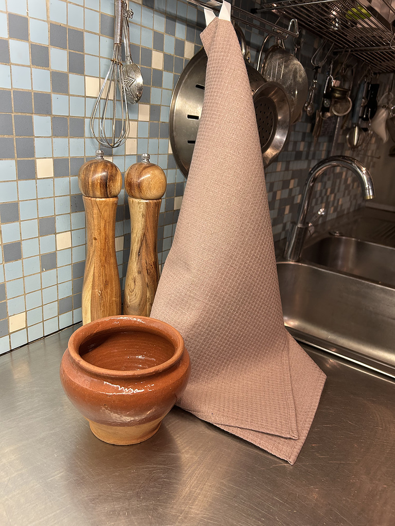 Льняное кухонное полотенце «Серо-розовый»